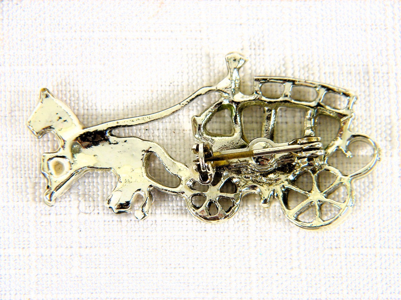 Vintage Stagecoach & Horse Metal Brooch Pin