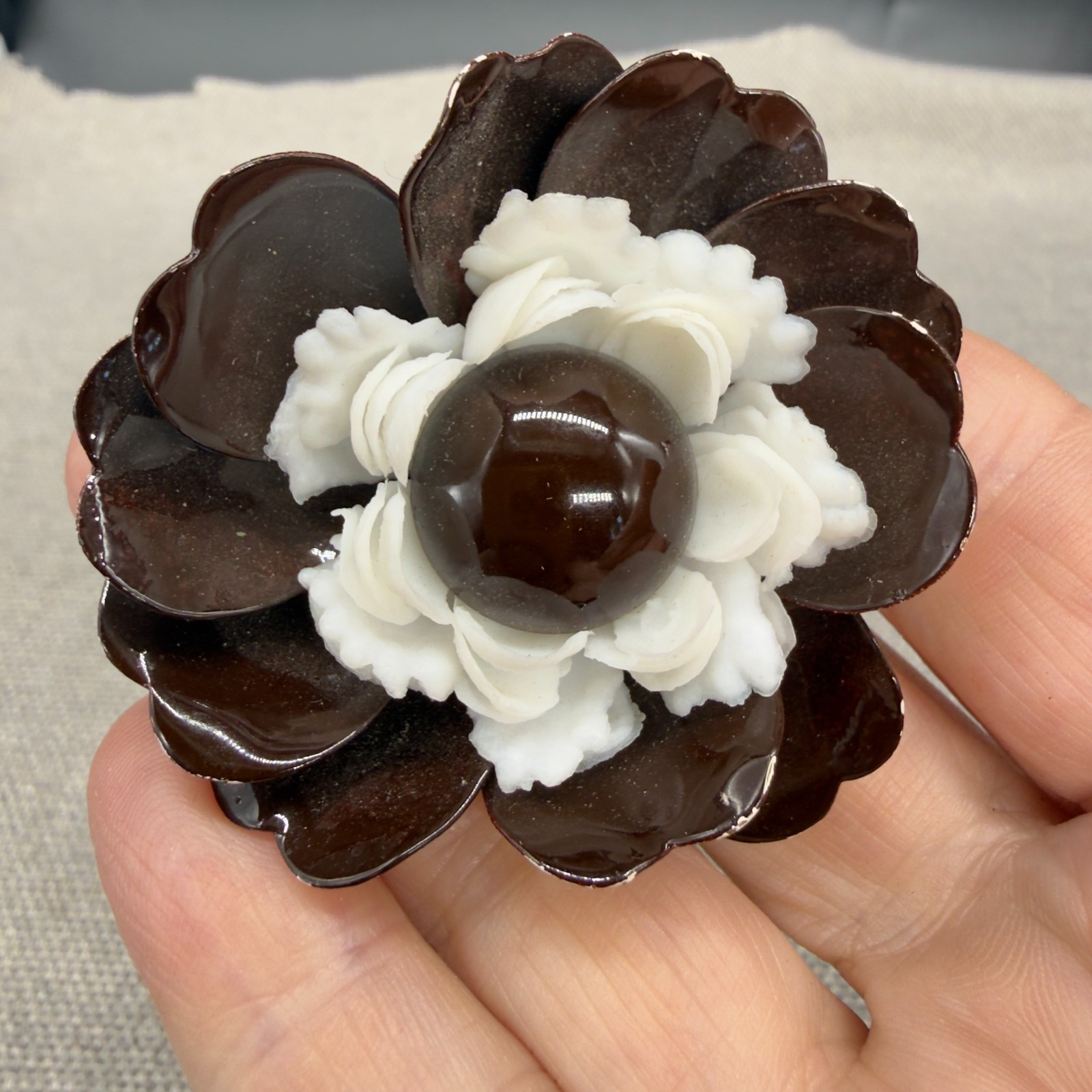 Vintage Flower Brooch Earrings Set Enamel Acrylic Brown White Clip Ons