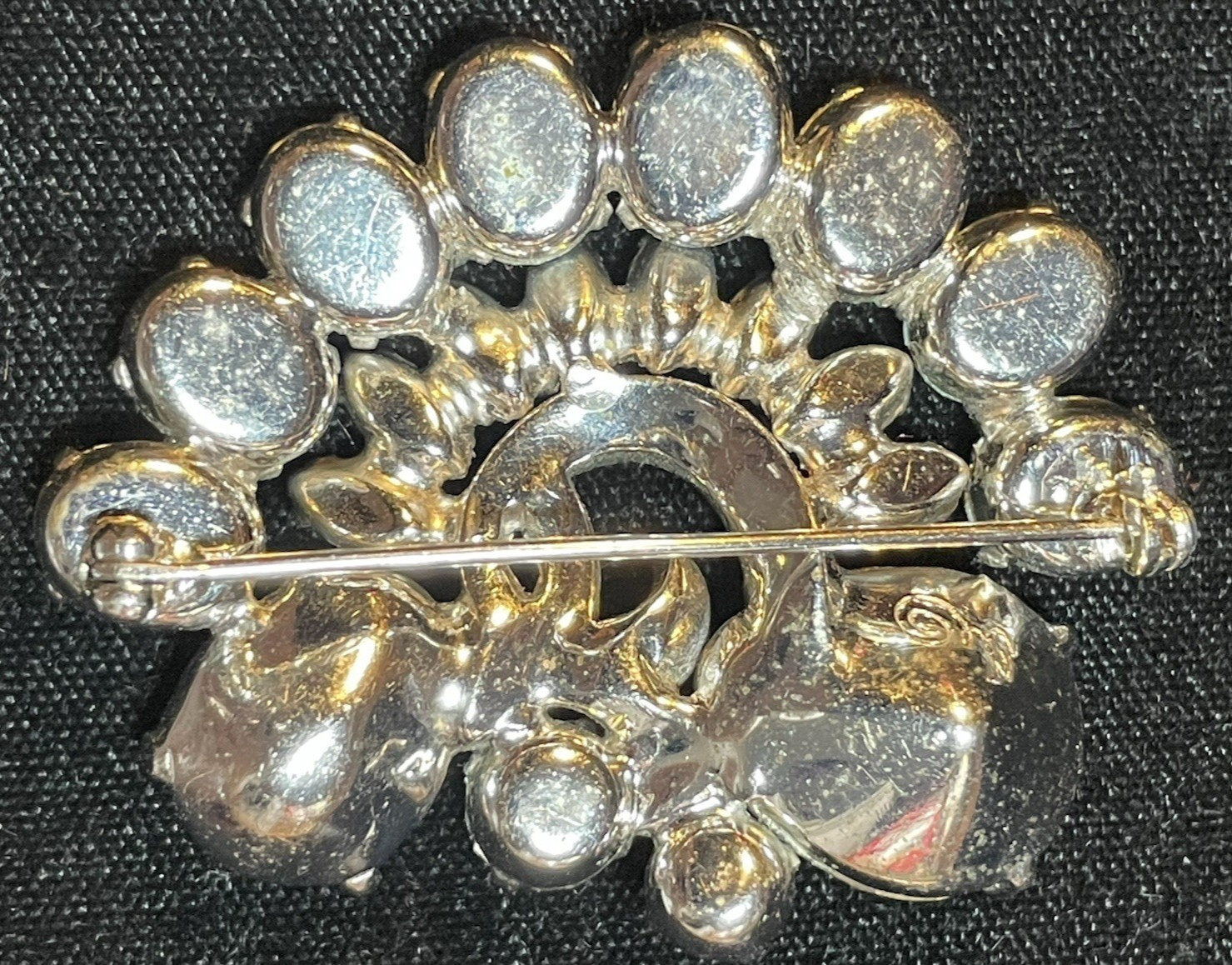 VTG 1940s EISENBERG CLEAR RHINESTONE BROOCHSIGNED SCRIPT E RHODIUM PLATED DOME