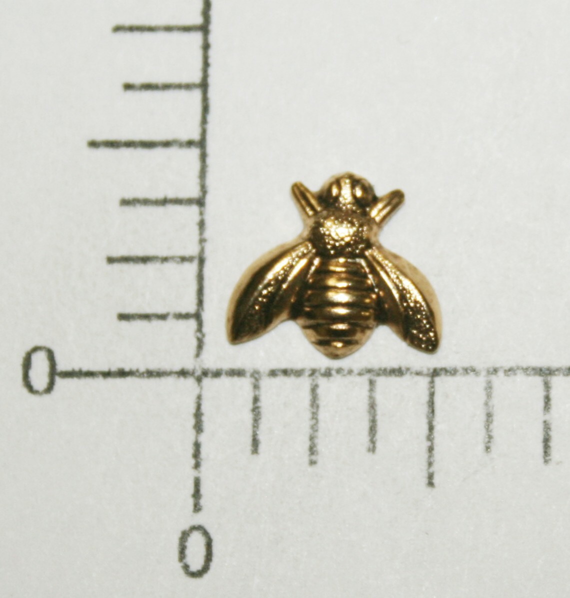 34723 – 4 Pc Small Honey Bee Jewelry Finding Stamping Brass Ox