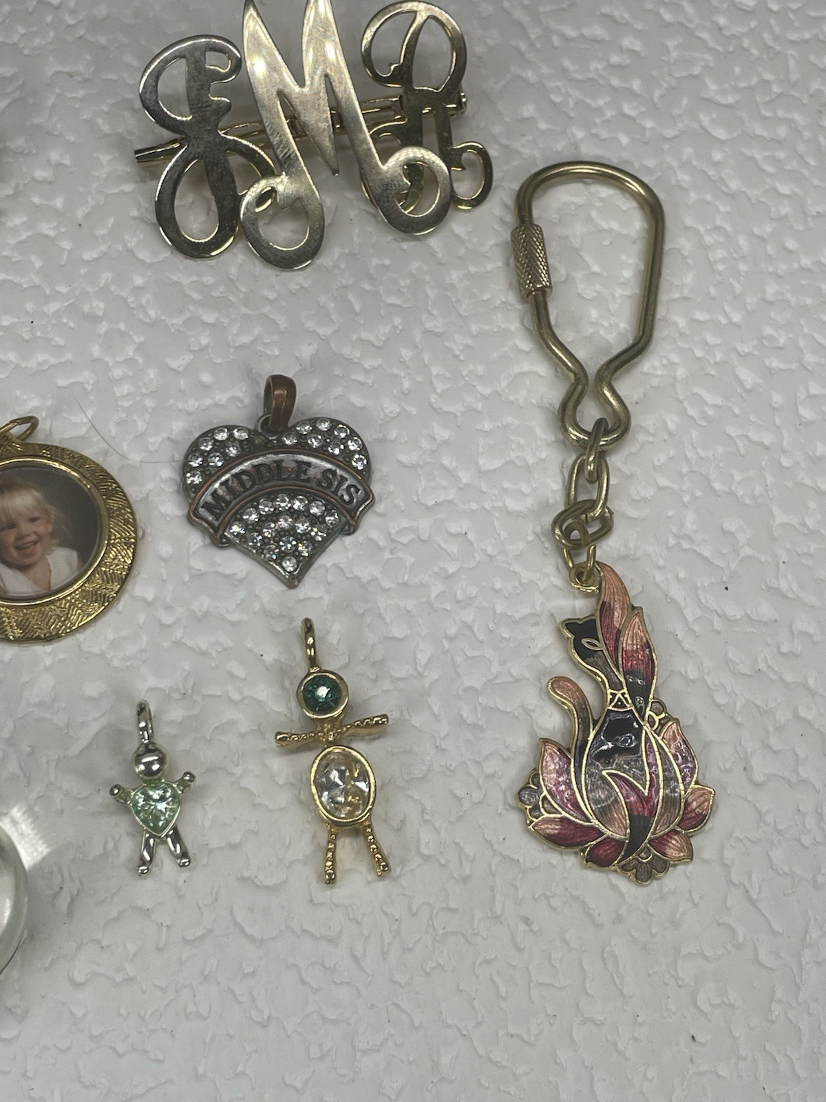 Brooches Pins Key Chain Assorted Shapes Sizes Colors & Materials Jewelry Lot
