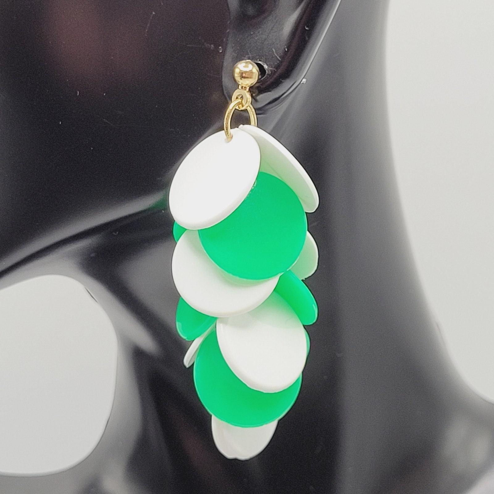 Green and White Multiple Plastic Disc Wiggly Dangle Vintage 80s Pierced Earrings