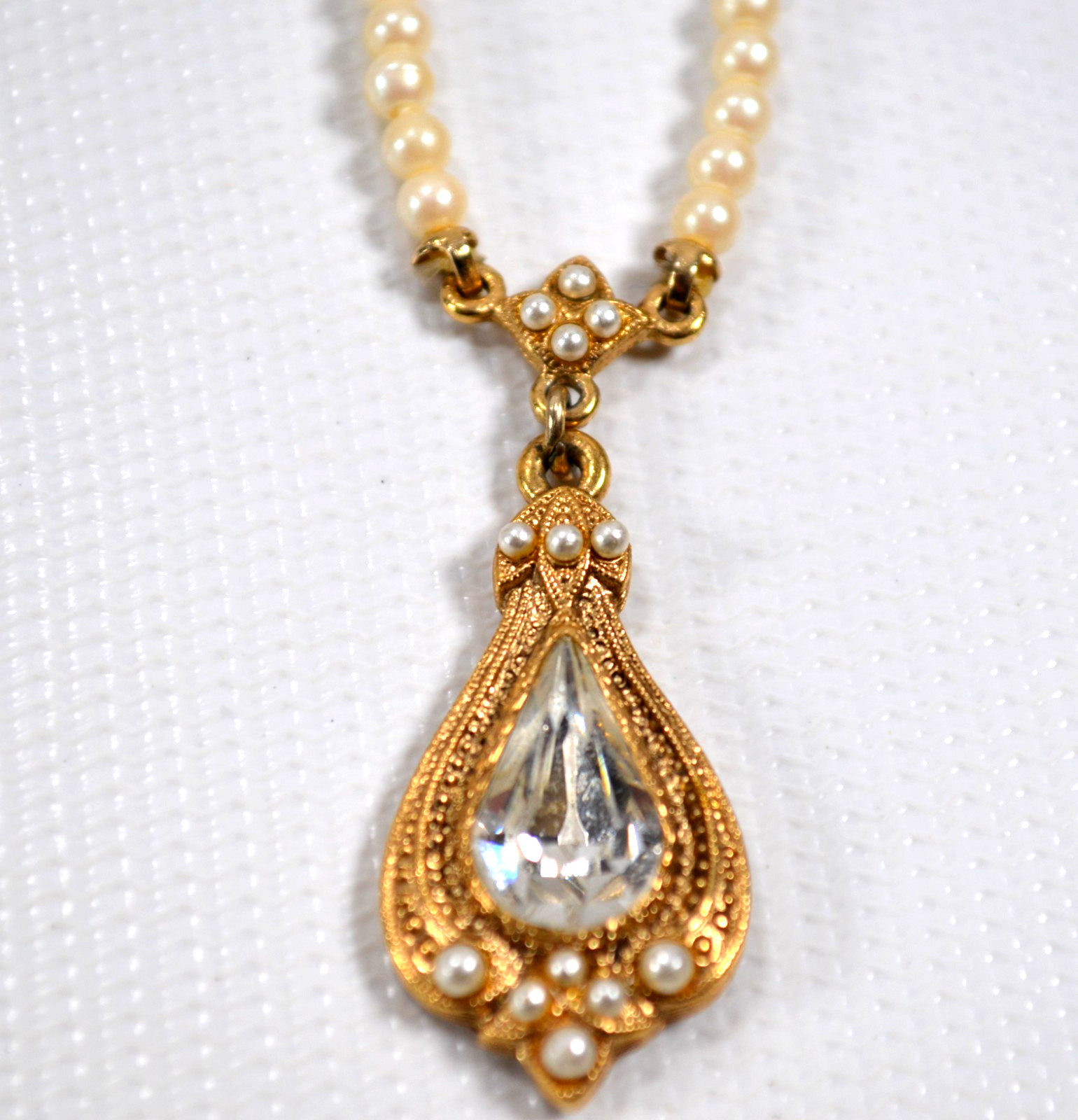 Vtg Signed 1928 Gold Tone Faux Pearl Necklace Drop Teardrop Pendant Rhinestone