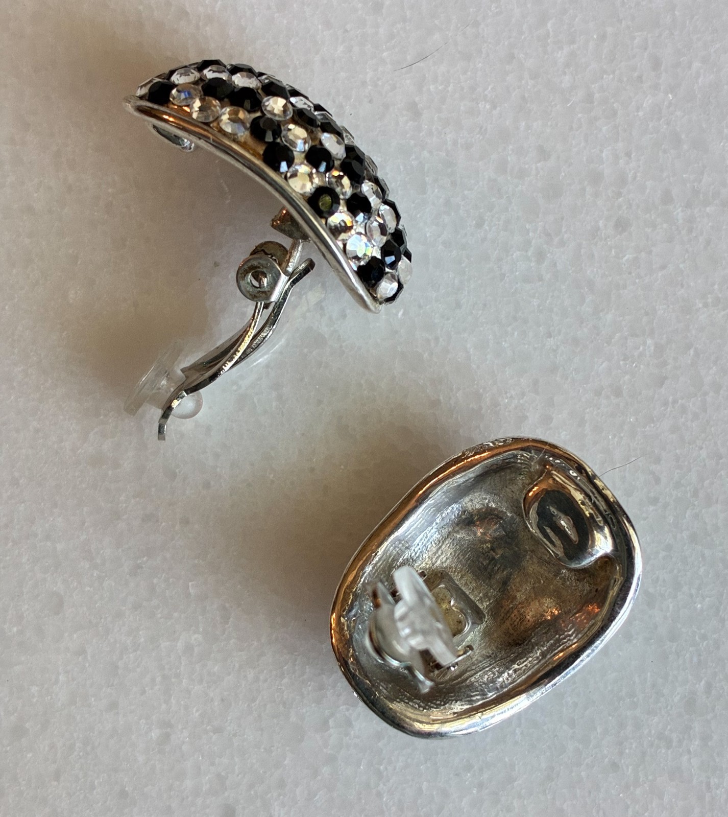 VTG Black Clear Rhinestone Pave Clip Earrings Glam Art Deco Style – 1 1/8″ Tall