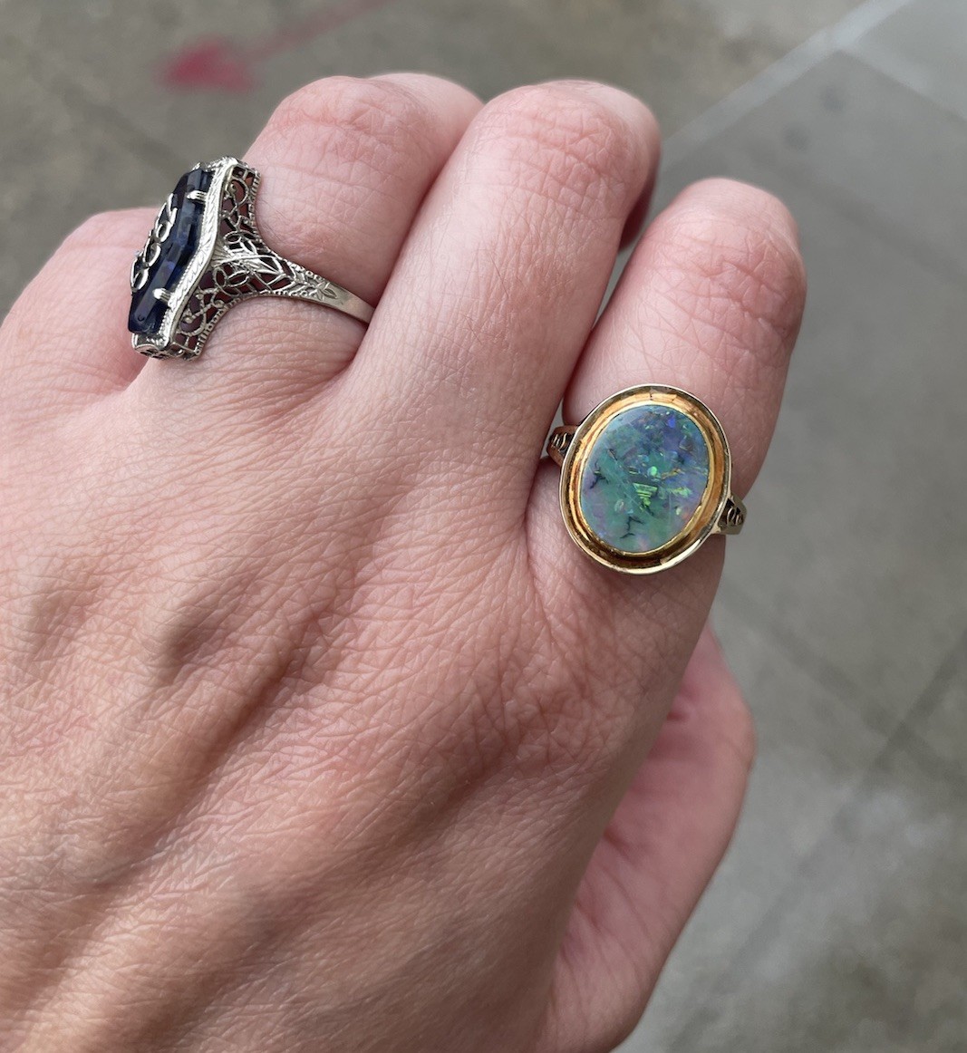 Vintage Opal Blue Green Orange Oval 14K Yellow Gold Bezel Set Ring 4.05 grams
