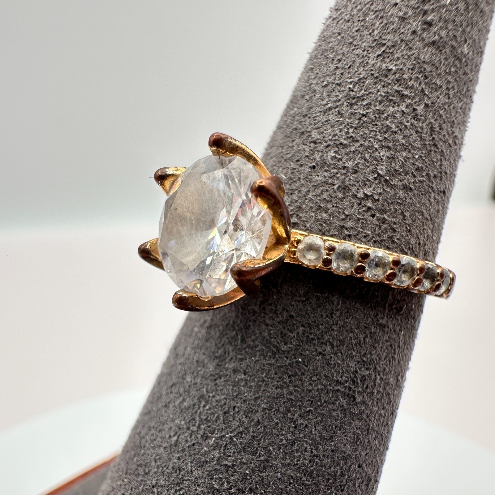 Vintage 90s Gold Tone Solitaire Ring Clear Round Glass Classic Fashion Jewelry