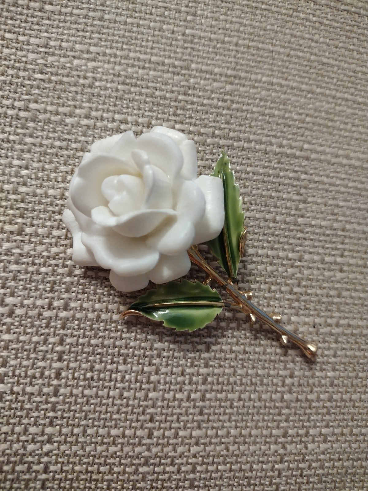 Vntg Gorgeous Crown Trifari White Rose Green Enamel Brooch Thorn Stem