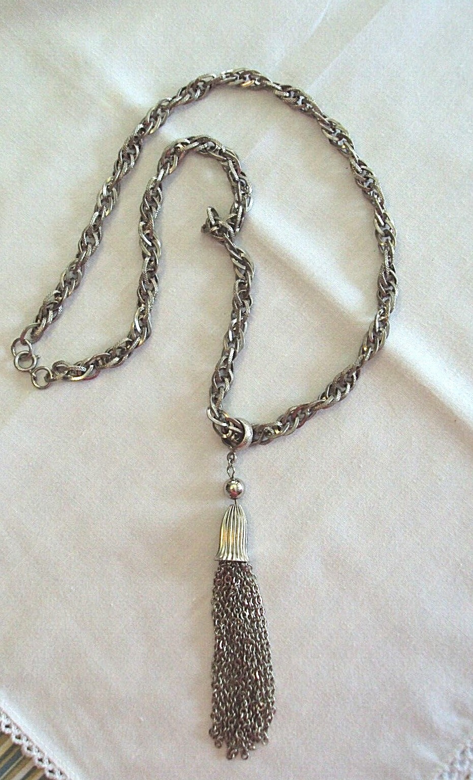Vintage 26″ TWISTED SILVER TONE CHAIN AND CHAIN PENDANT NECKLACE #13