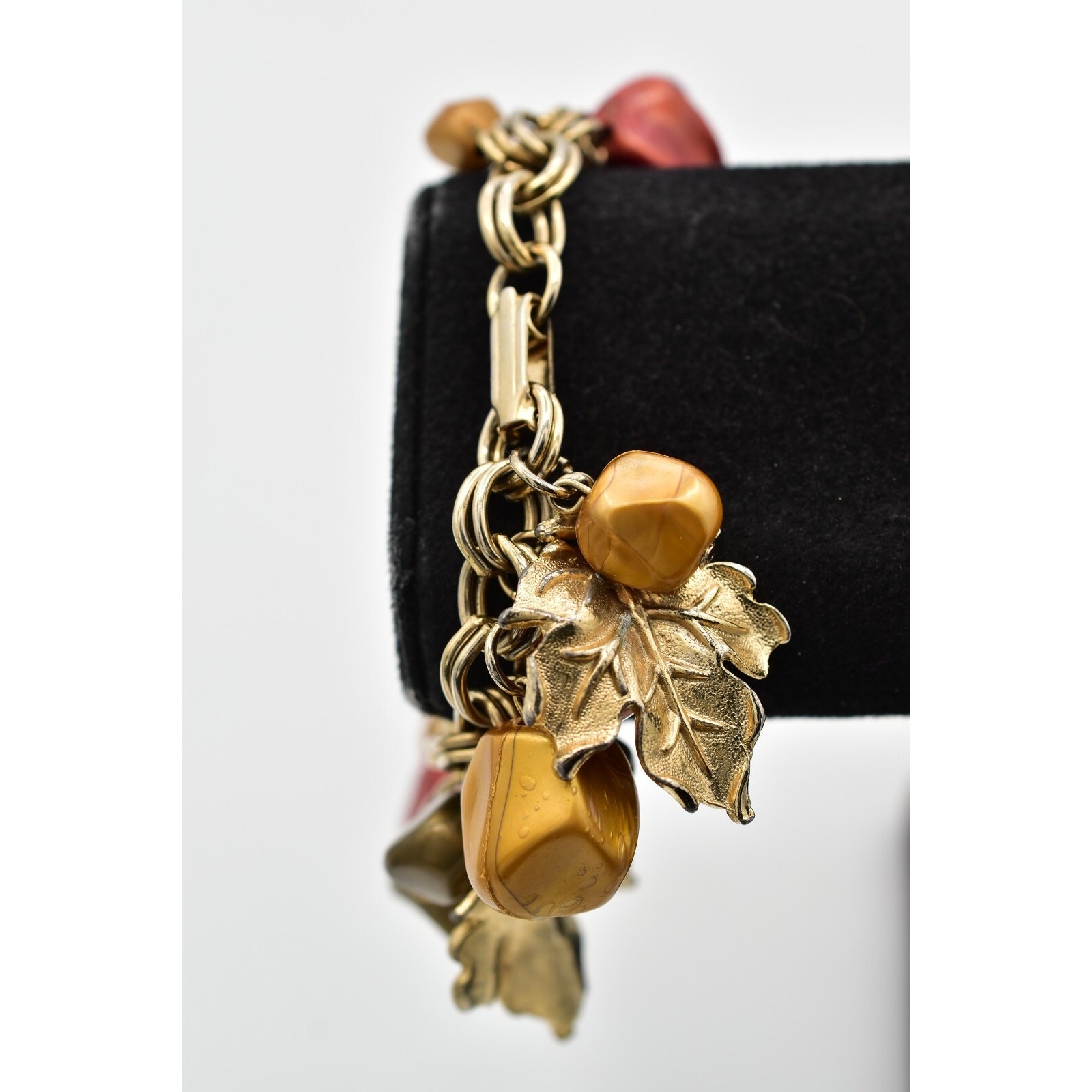 Vintage 7″ Charm Bracelet Leaf Lucite Brushed Gold Fall Autumn Chunky 1960s BinO