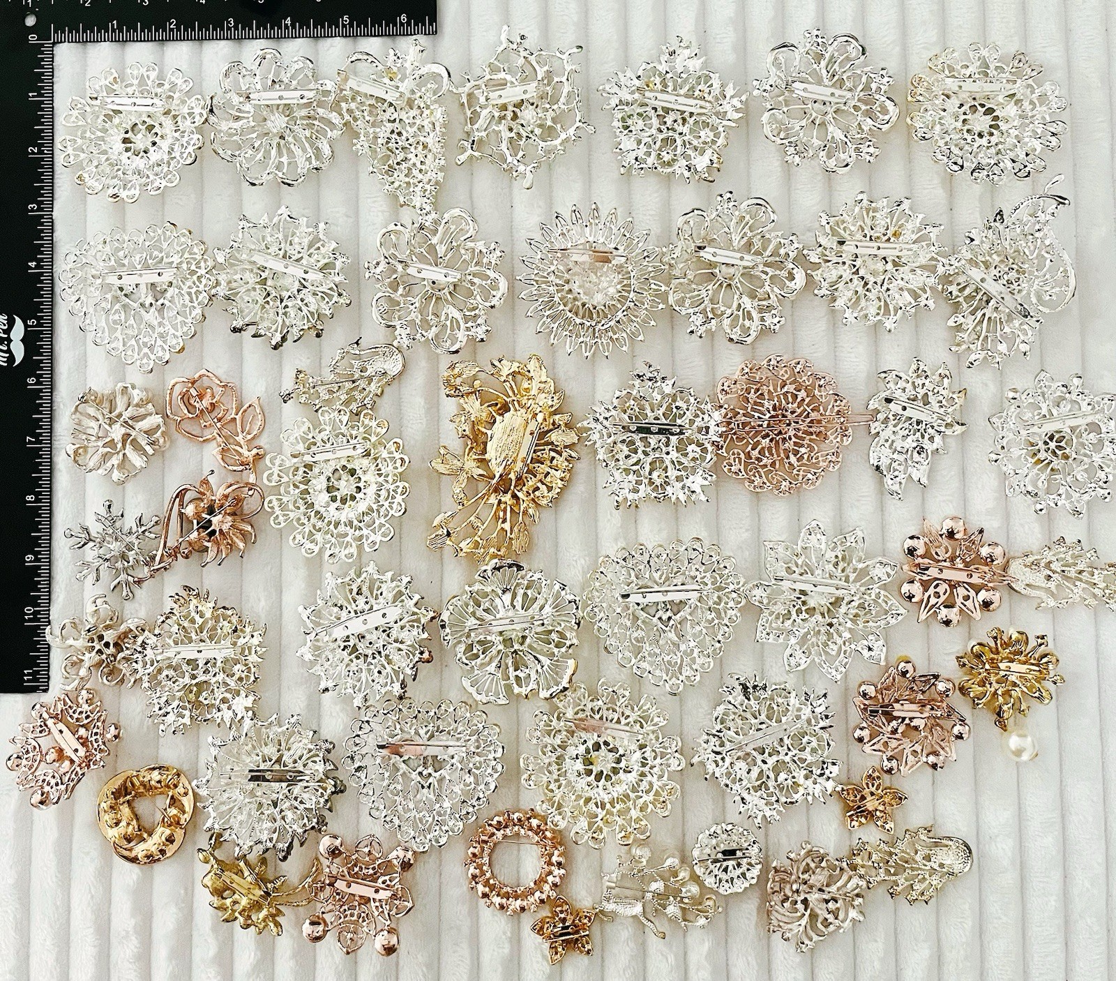 Mixed Lot 50pcs Sparkling Flower Brooches Heavy Work Rhinestone Pearl Mixed