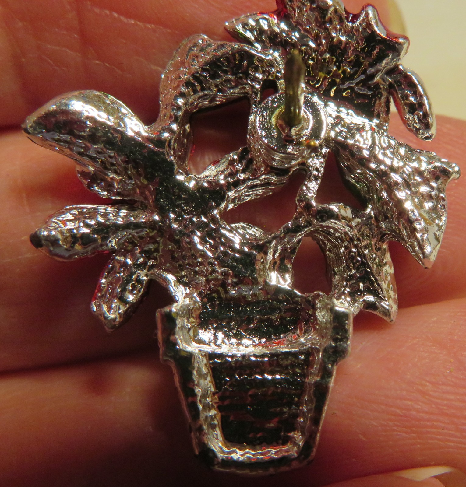 Vintage 1-1/4” Silver Tone Potted Poinsettia Plant Christmas Holiday Brooch Pin