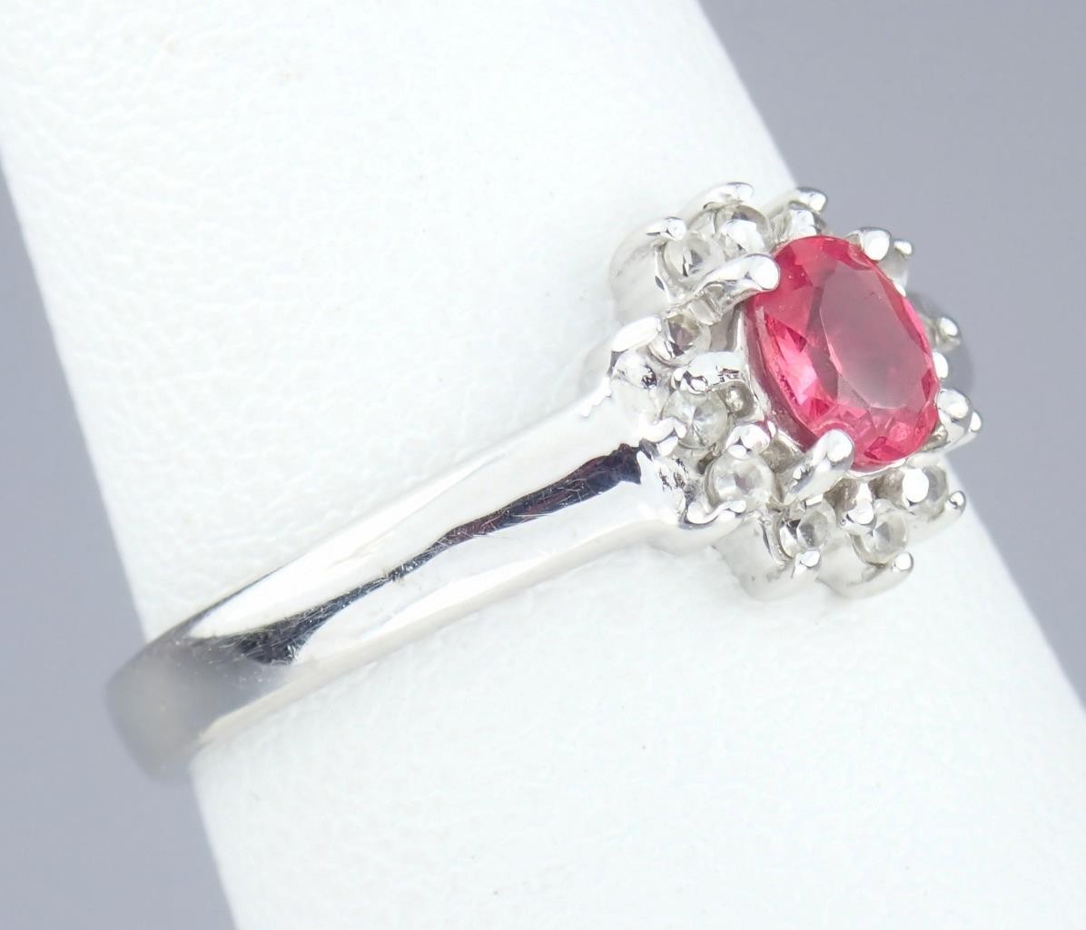 Beautiful Vintage Estate Solid 9K White Gold Red Spinel Floral Ring Size 7
