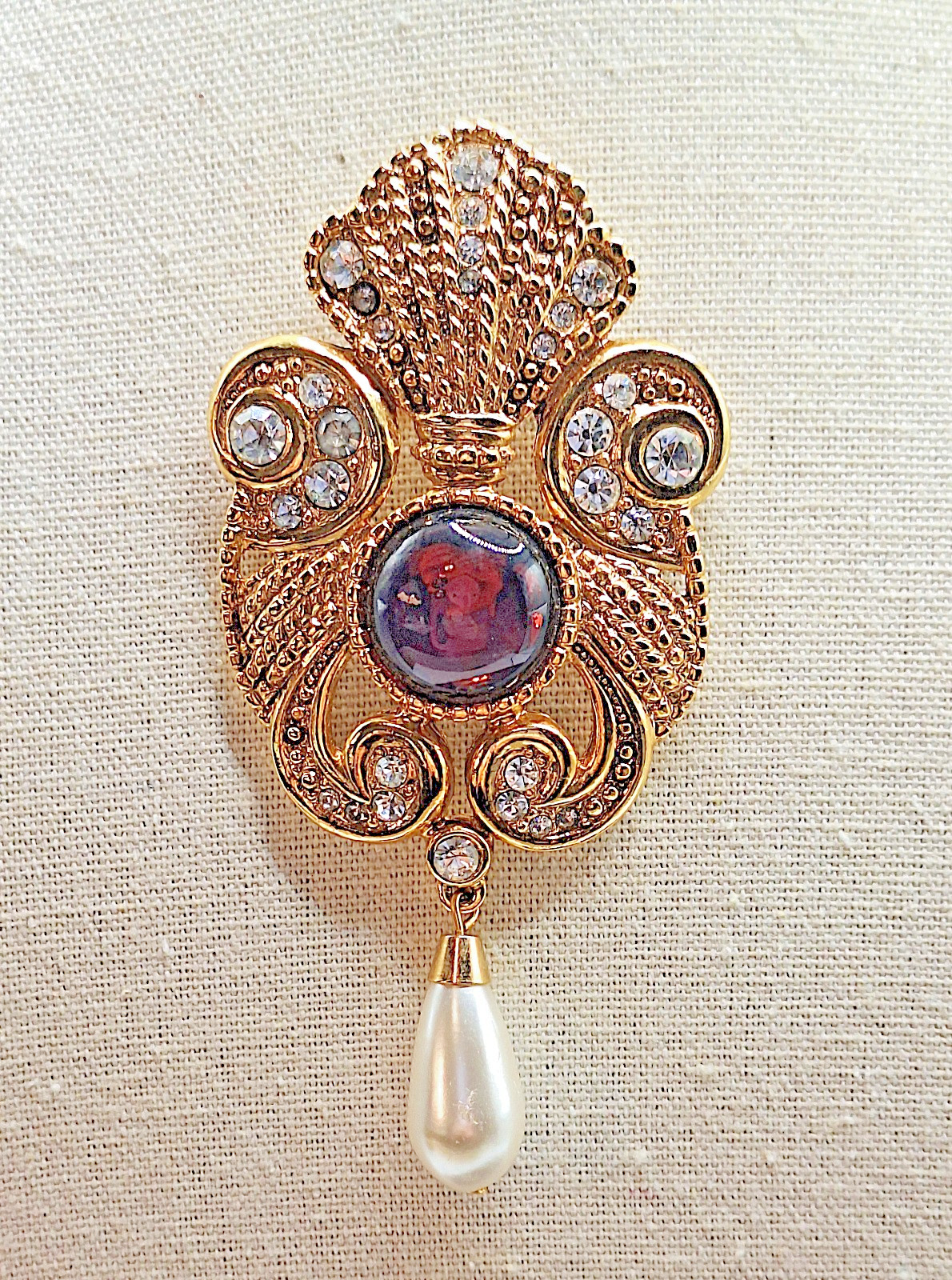Vtg Jeff Lieb Purple Cabachon w Faux Drop Pearl & Rnd Cystal Accents Brooch
