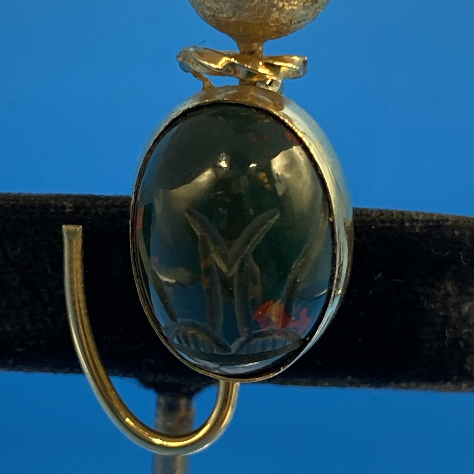 ADMARK signed CAT PIN Brooch vintage Gold Filled semi-precious carved bloodstone