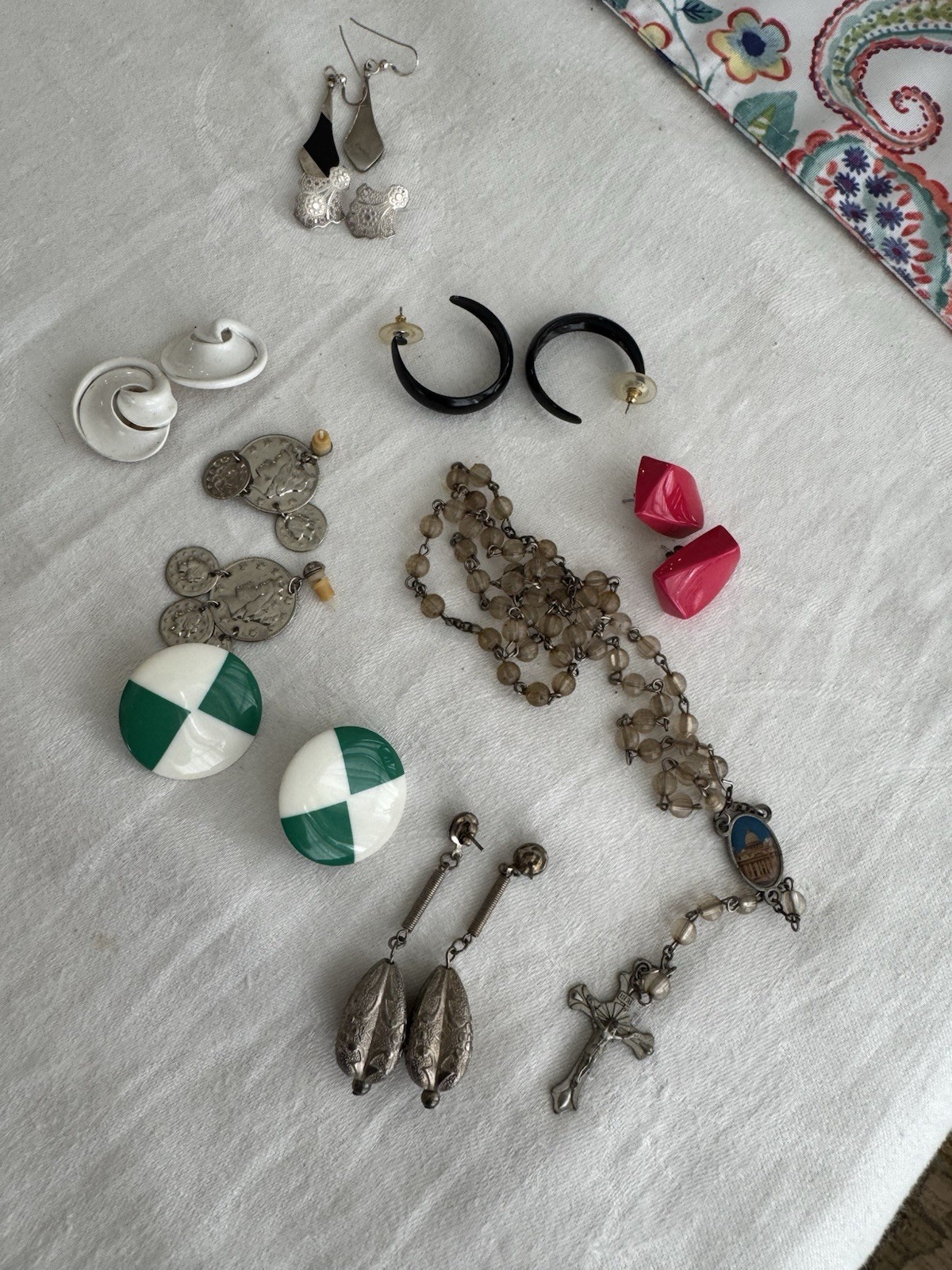 Vintage 60s/80s Lot Of 8 Earrings And Rosary
