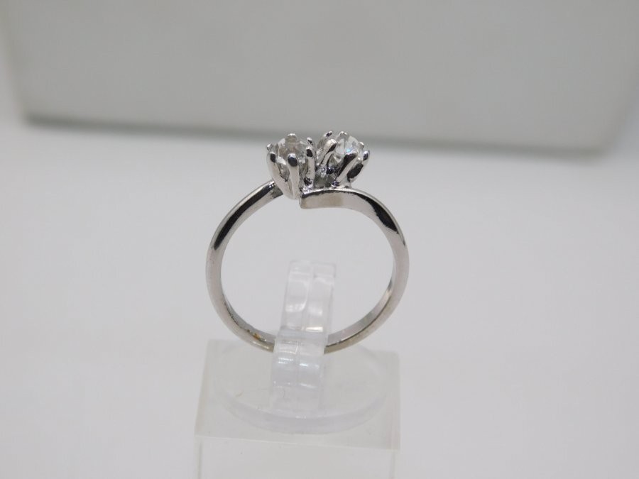 J891-VINTAGE RING~SIZE 6.75~DOUBLE STONE/SILVER TONE~UNKNOWN MARK