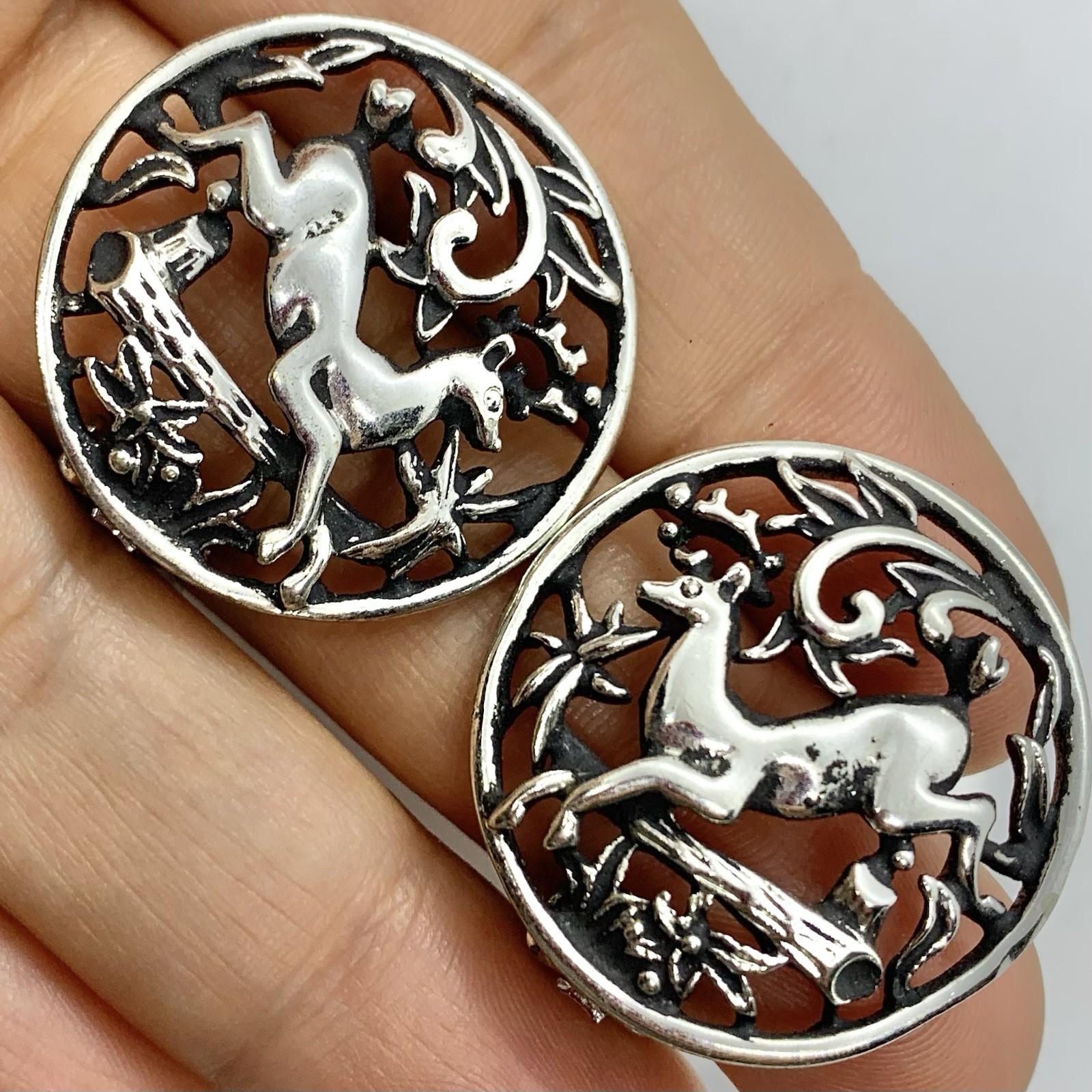 Vtg Sarah Coventry Deer Silver Tn Openwork Filigree Earrings Huggie Clip Scenery