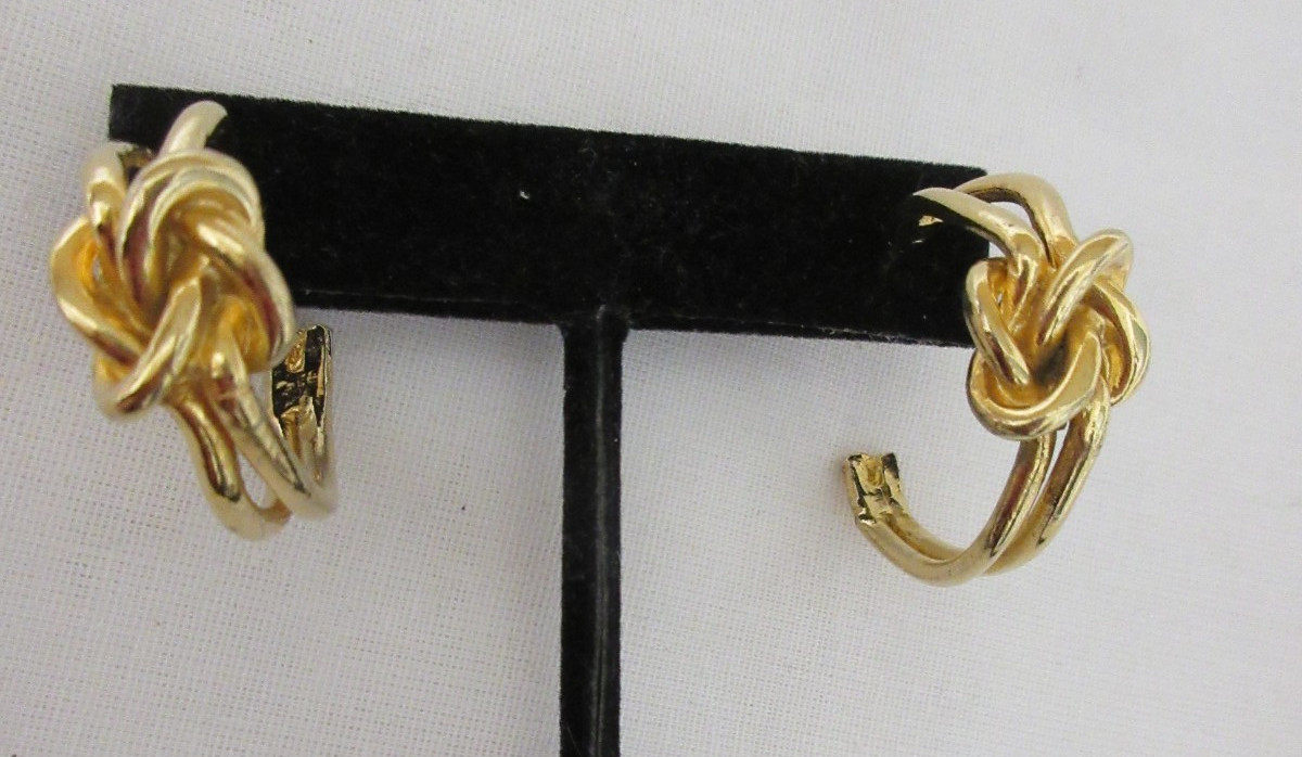 Vintage Gold Tone Knotted Hoop Pierced Earrings – No metal wear