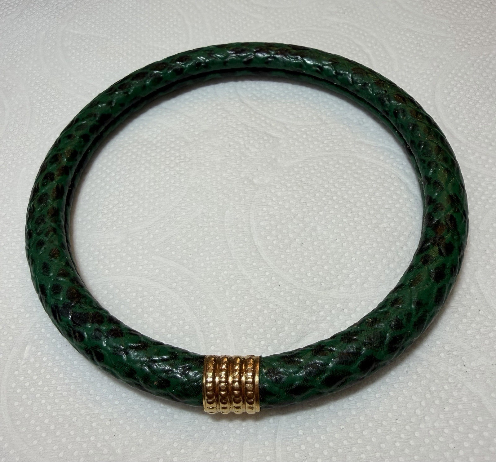 Vintage Green Faux Snakeskin Bangle Bracelet Gold Tone Center Accent