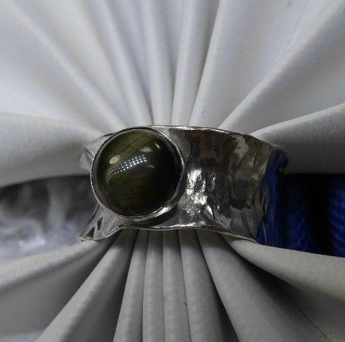 Hand Wrought Green Cat’s Eye Tourmaline 0.925 Sterling Silver Estate Ring Size 6