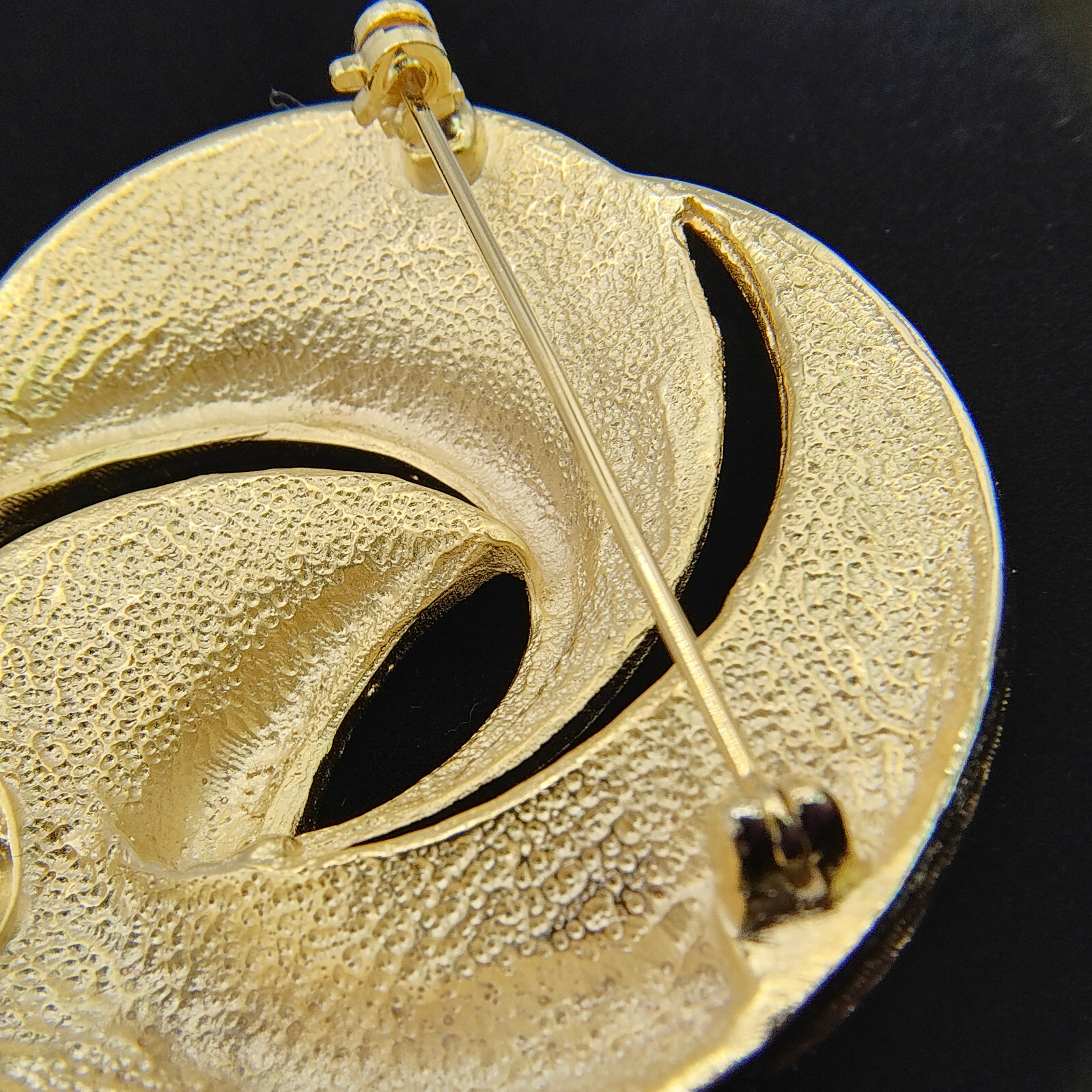 VTG Tona Gold Tone Brooch Pin Swirl Drip Multiple Textures Modernist Signed