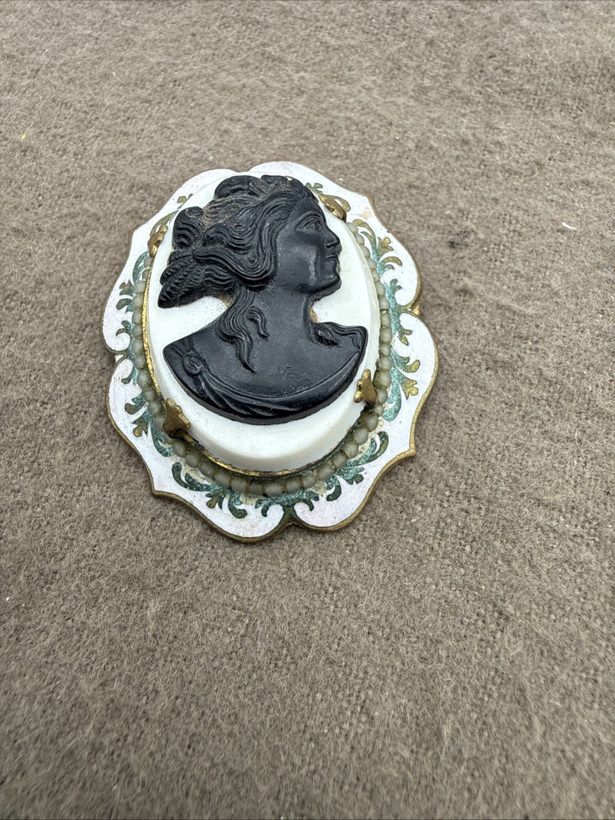 Vintage Cameo Enamel Brooch Pin Gold Tone RARE