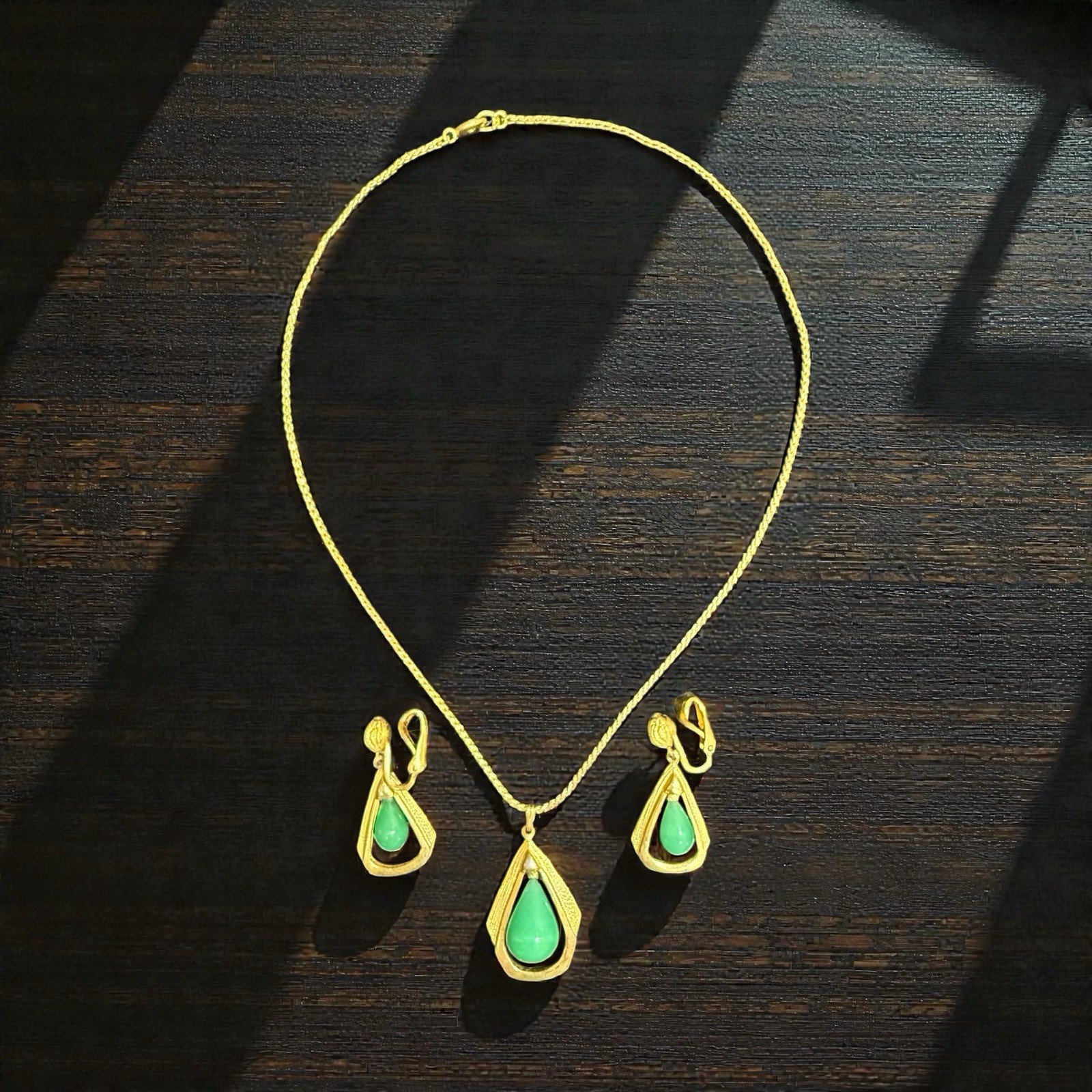 Vintage Gold Tone Faux Jade Dangle Tear Drop Necklace and Clip-On Earring Set