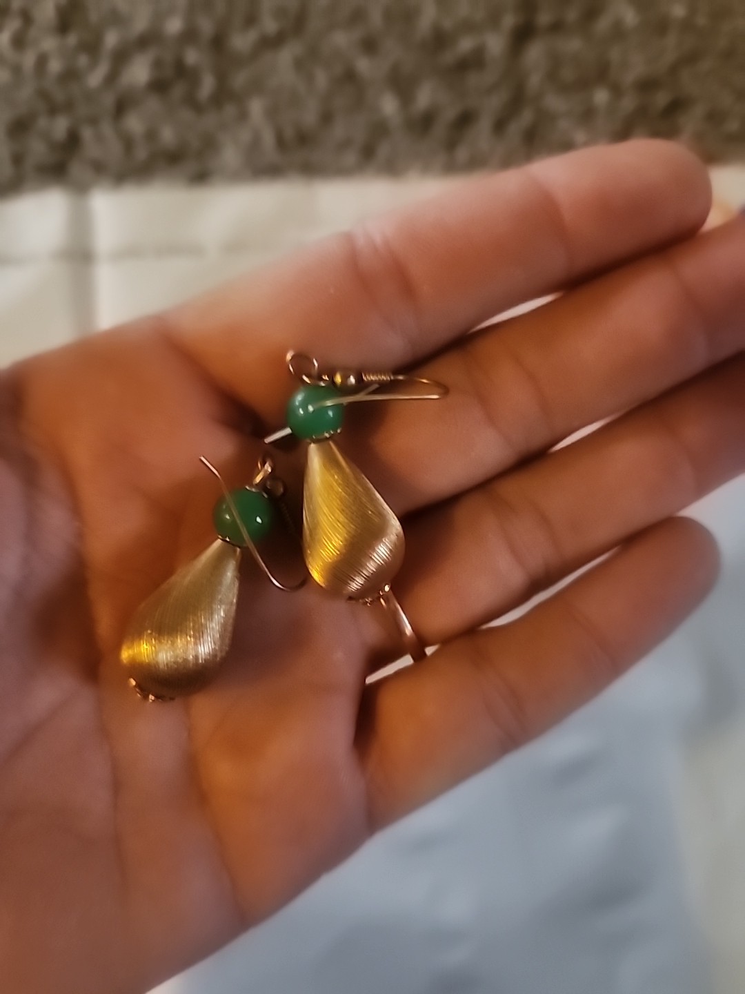 VTG Floral Faux Jade Brooch and Earring Set set in Gold Tone With Green Stones