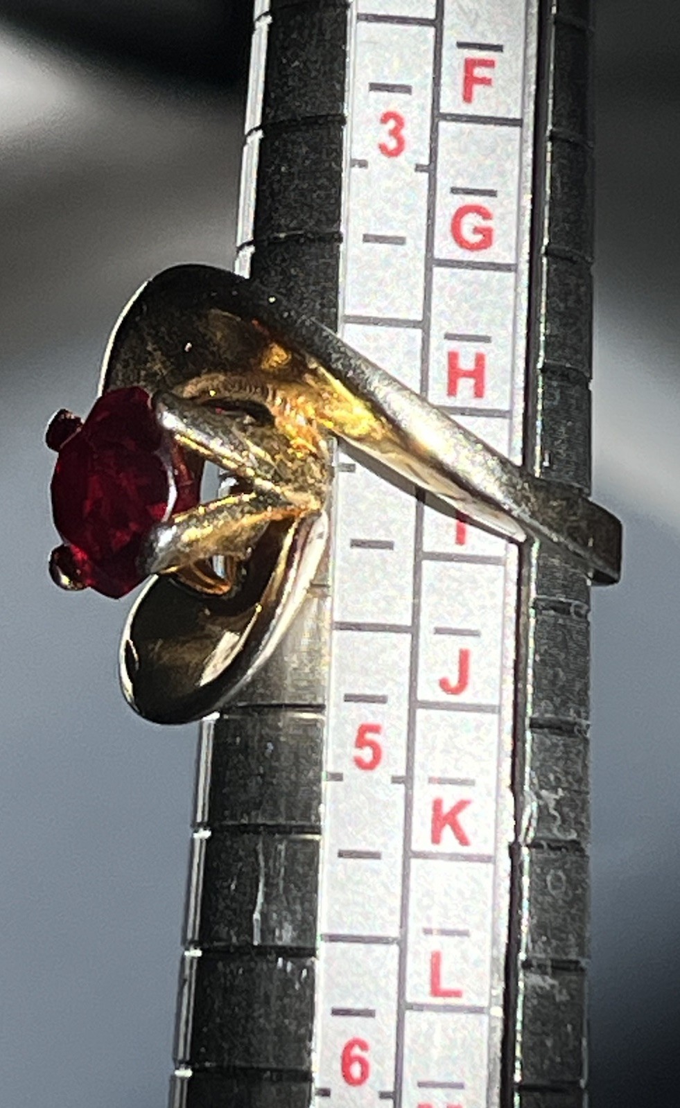 VTG Red Crystal Solitaire Gold Tone Cocktail Statement Ring Size 4.25