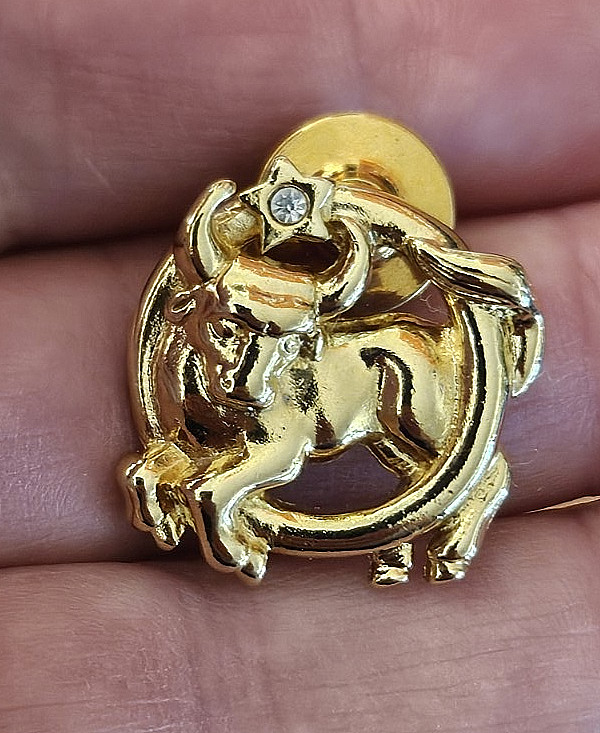 Vintage Avon Signs Of The Future Pin – Taurus Zodiac Horoscope Sign Gold Tone