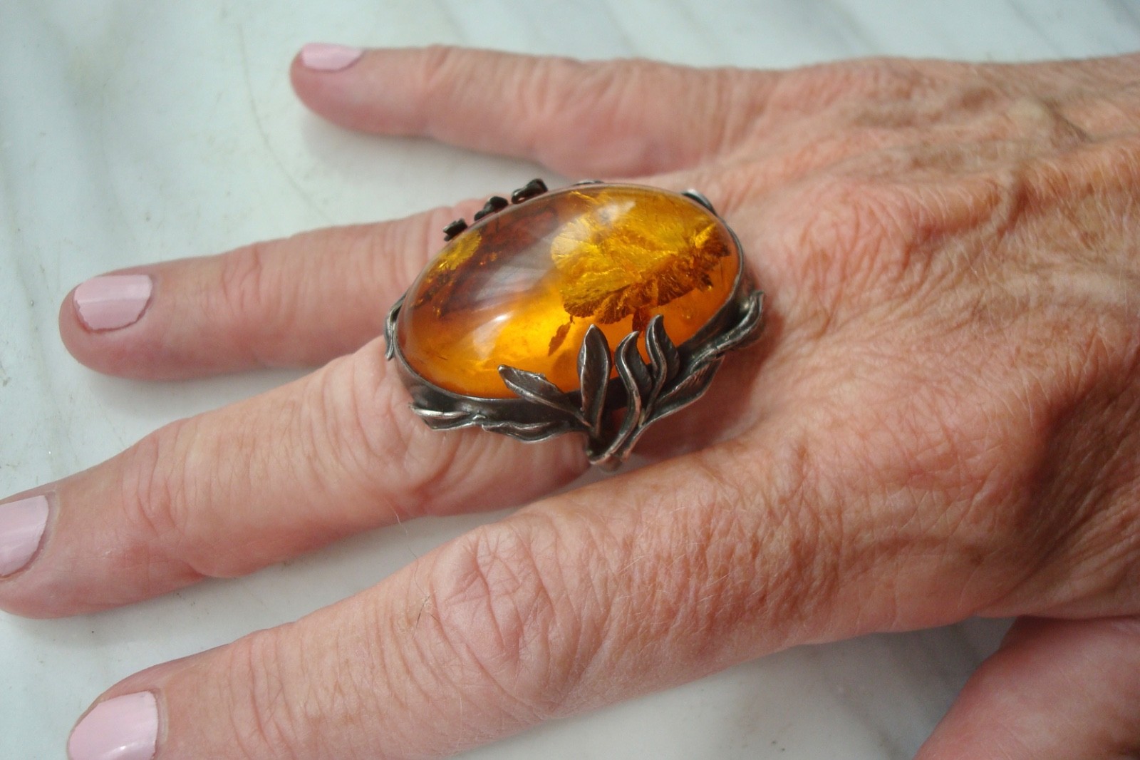 LARGE 1 ½” x 1 ⅜” Vintage AMBER STERLING Silver LEAVES RING 19.5 grams Size 8