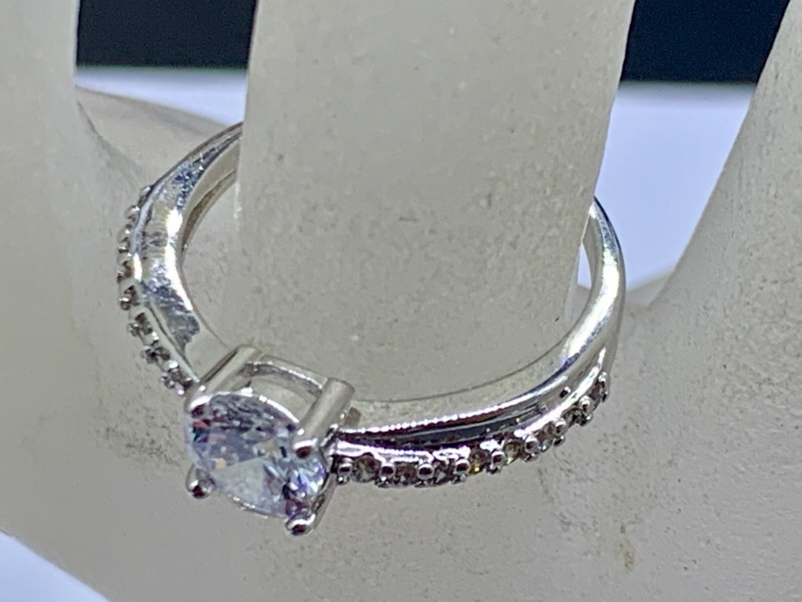 SILVER PLATED DIAMANTE SOLITAIRE ENGAGEMENT INFINITY RING SIZE 7.5