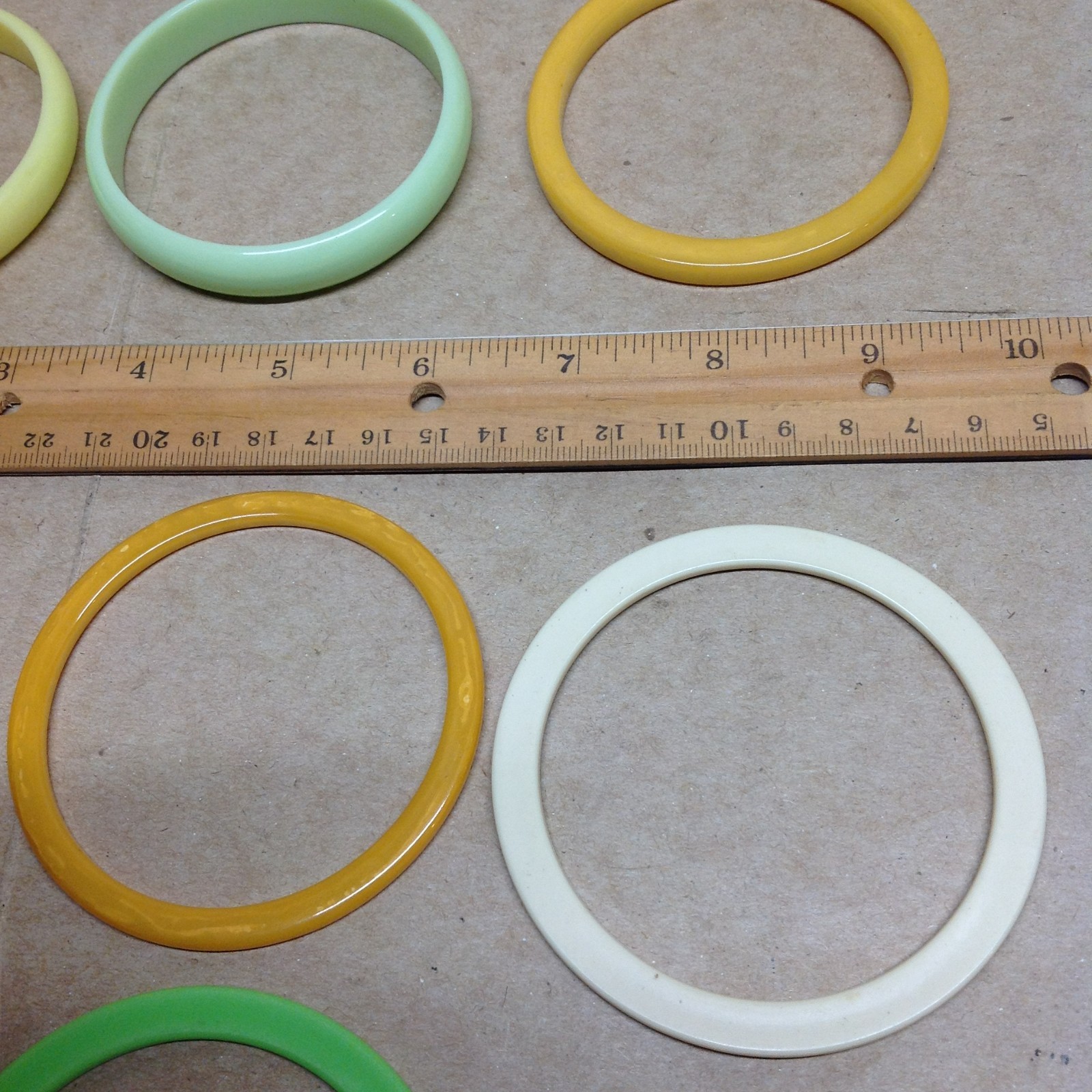 Vtg Lot of 8 Colorful Plastic, Lucite ? , Bakelite ? Stackable Bangle Bracelets