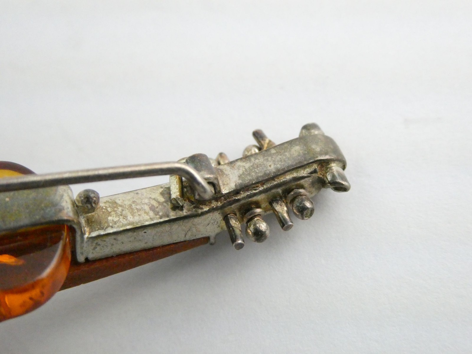 Vintage Polish Sterling Silver Carved Baltic Amber Violin Pin Brooch 6.4g 55mm