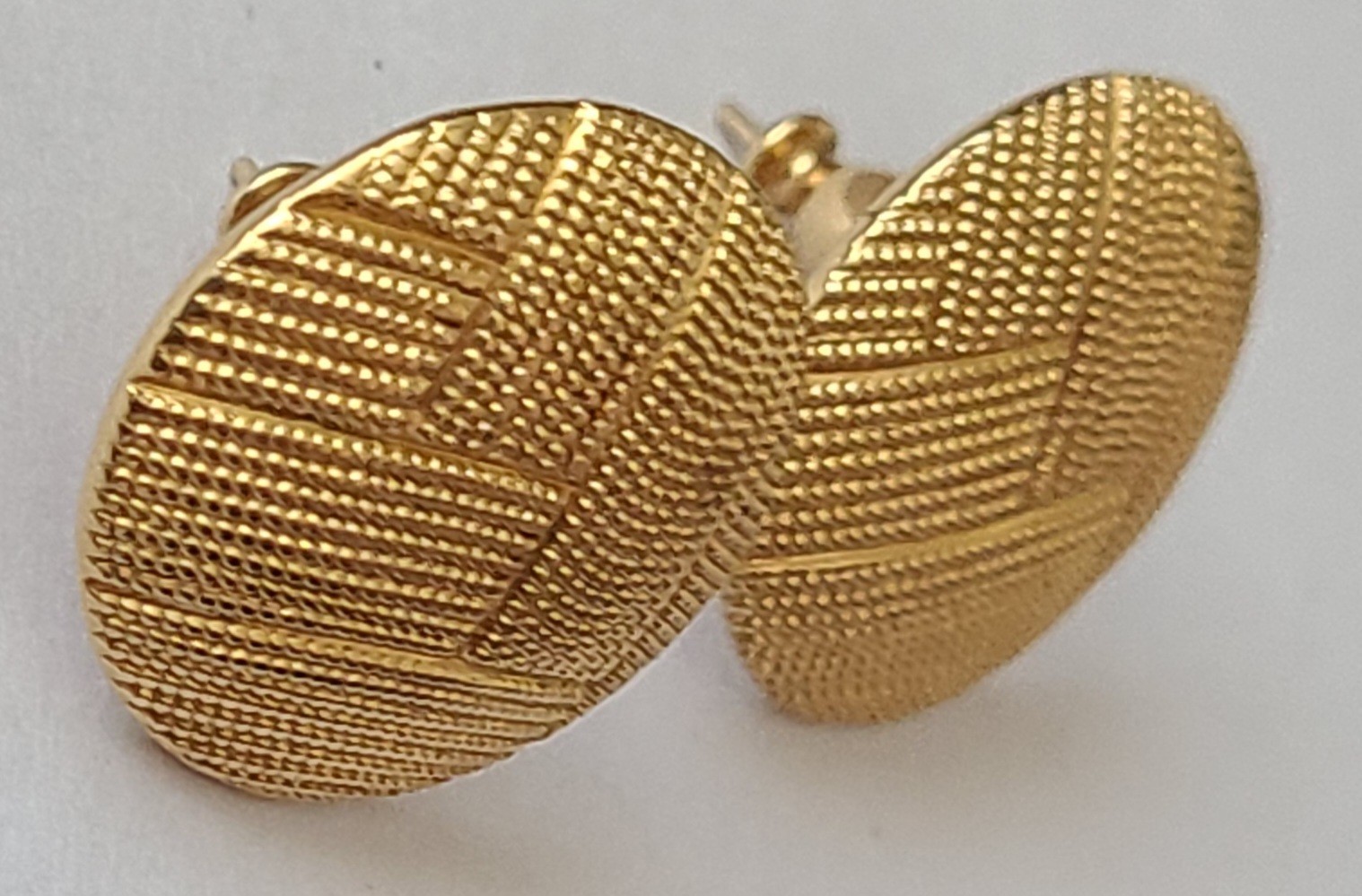 VINTAGE STUNNING BUTTON SIGNED MONET PIERCED EARRINGS