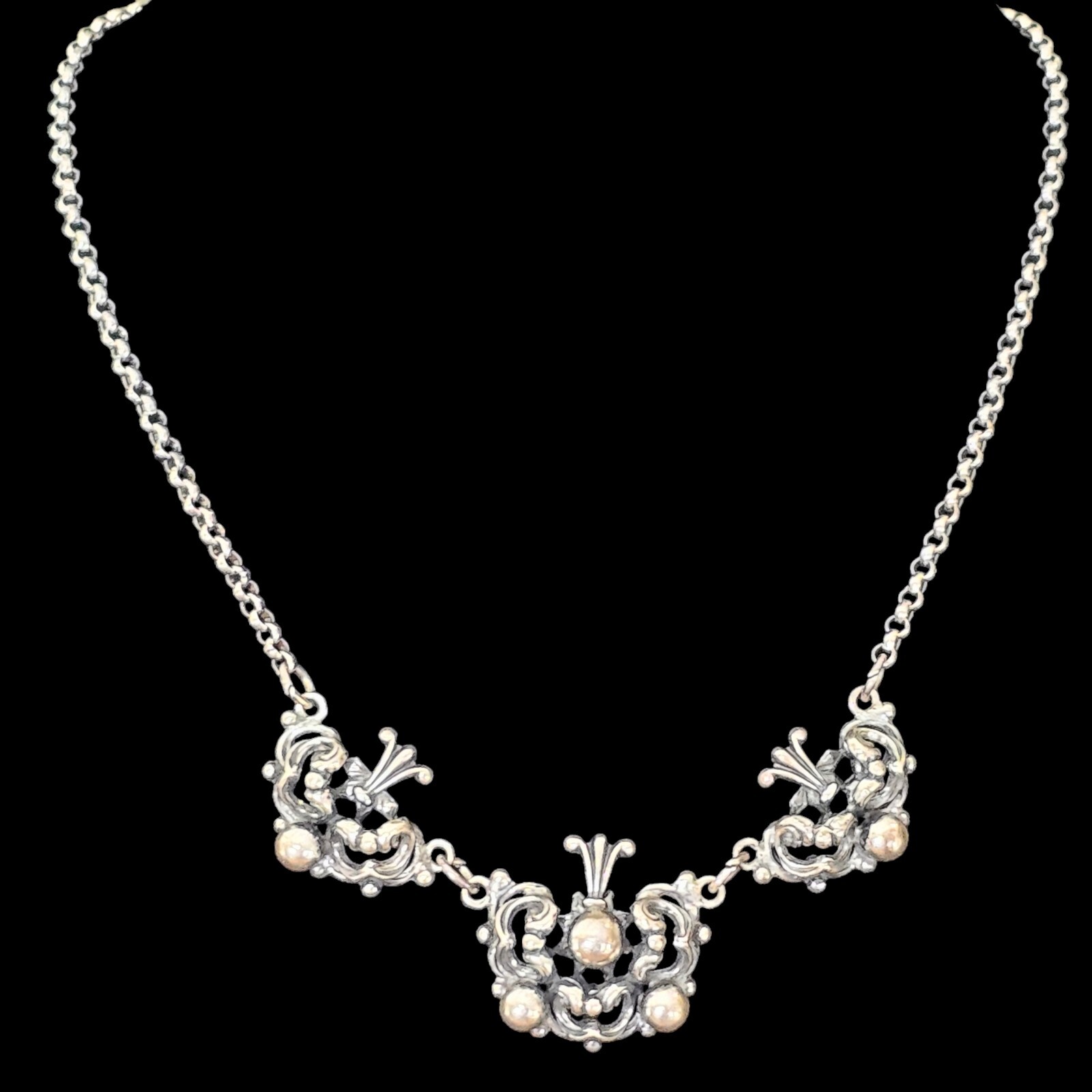 Vintage Mid-Century MN 835 Silver Traditional Floral Design 3D Necklace