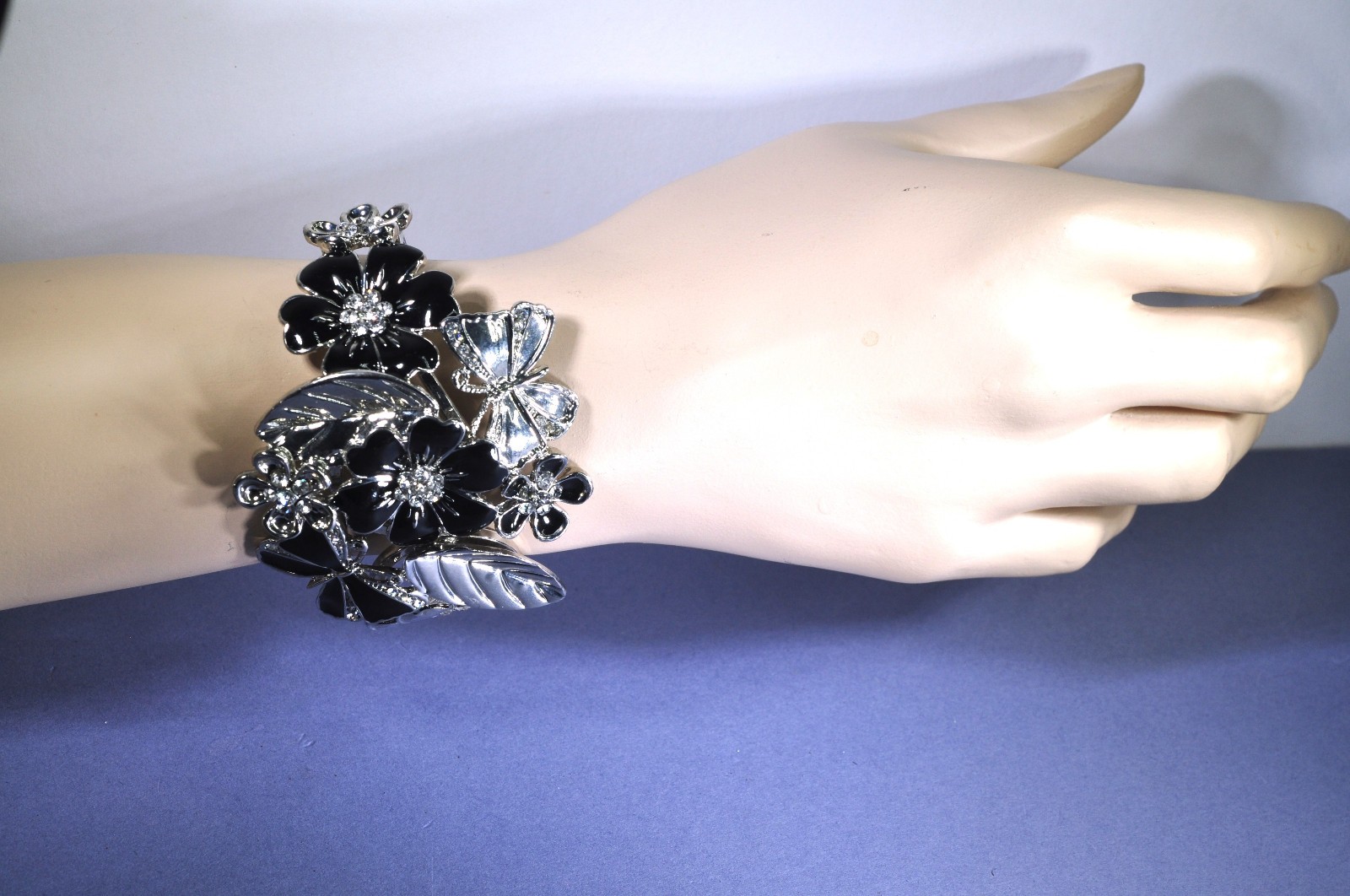 Vtg. Black Rhinestone Flower Statment necklace & Clamper Bracelet Silvertone Fab