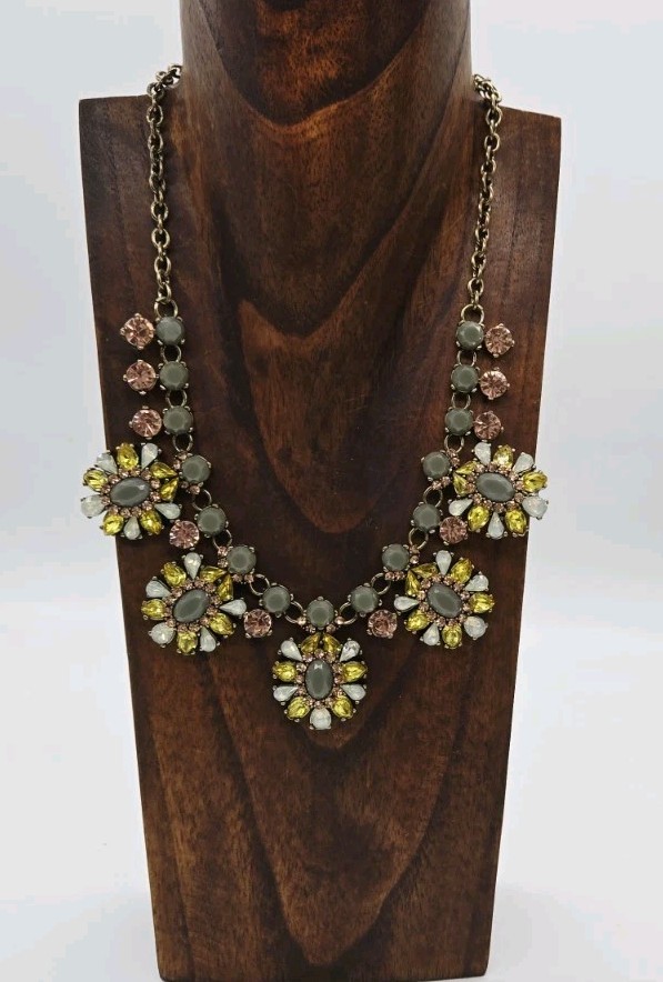 Green Flower Crystal Rhinestone Necklace Gold tone Couture 21 in