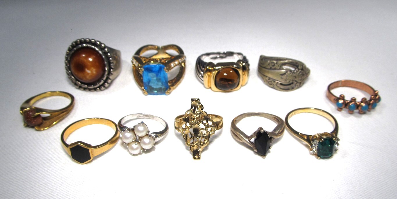 Vintage Lot of 11 Costume Jewelry Rings Unsearched Some Sterling Silver C3812