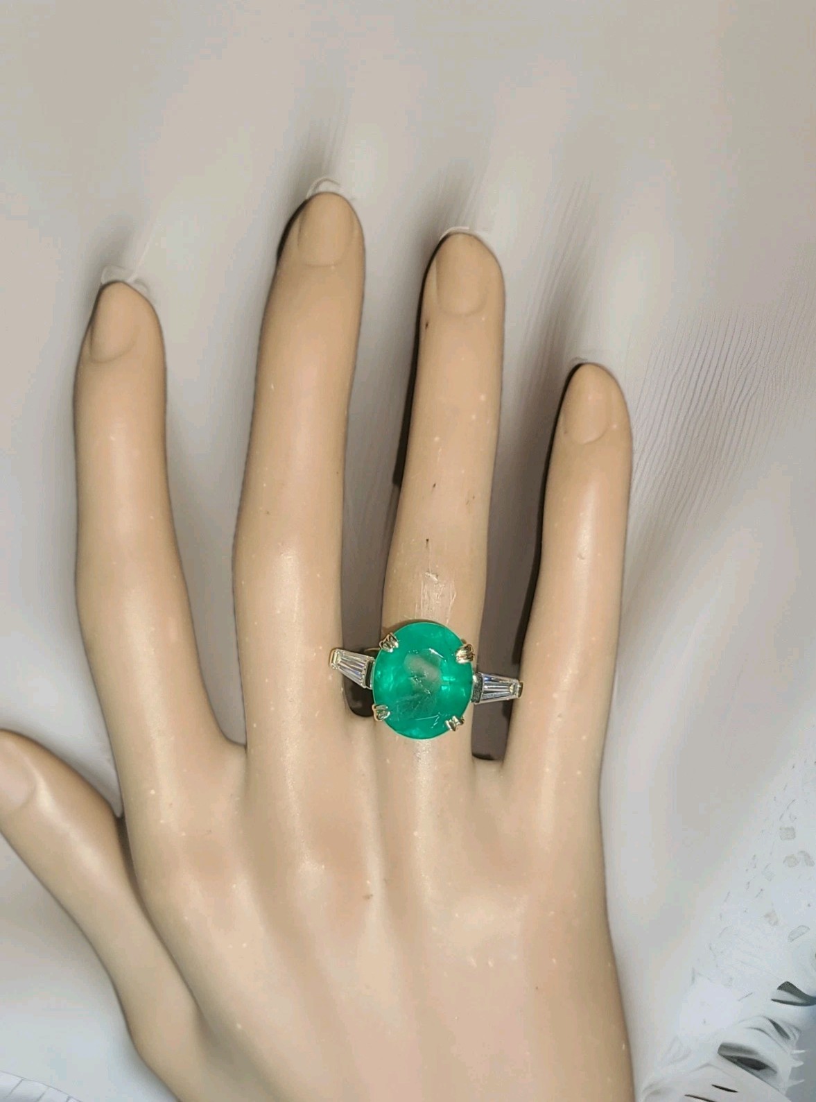 Vintage 14k Yellow Gold Engagement Ring 9.42CT.Natural Green Emerald Oval Shape