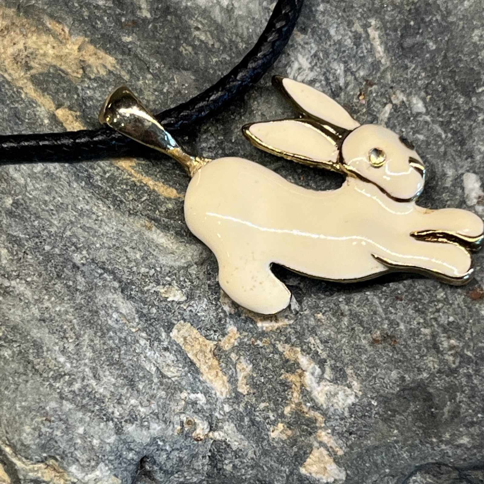 Vintage 1996 Phister Enamel Rabbit Necklace Pendant Rhinestone Eyes. J-1