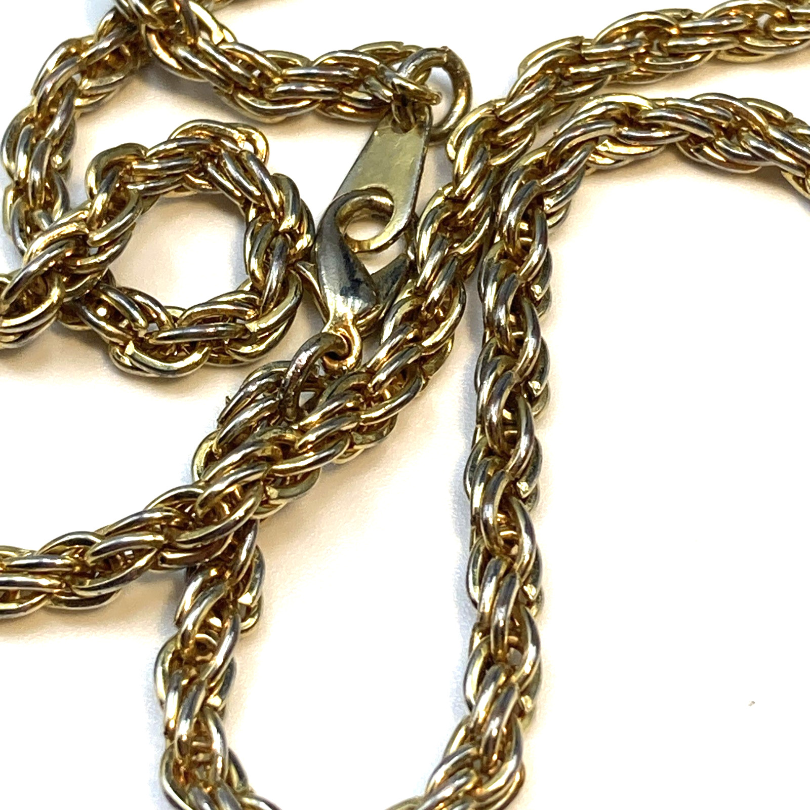 Vintage Unsigned Guilloche Gold Tone Enamel Rose Locket With 26” Chain