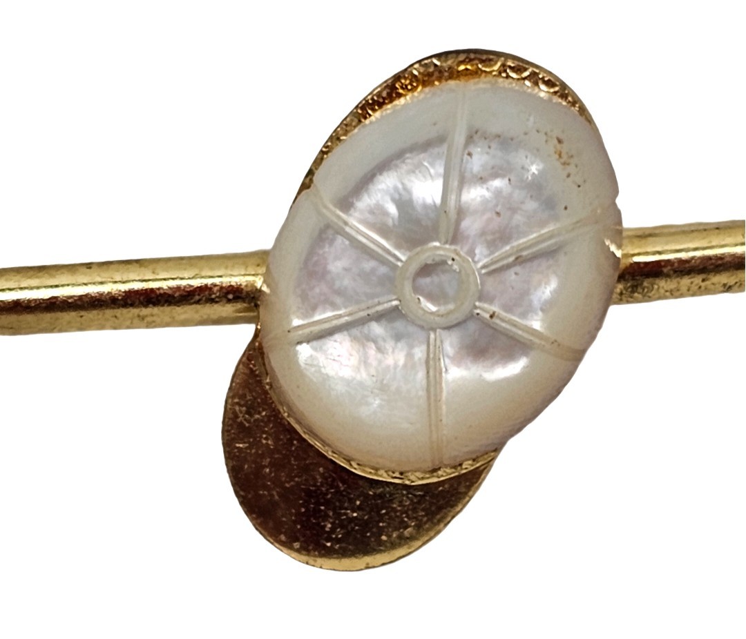 Vintage Gold Tone Golf Club & Hat Pin Brooch Iron Putter MOP Style Golfing Gift