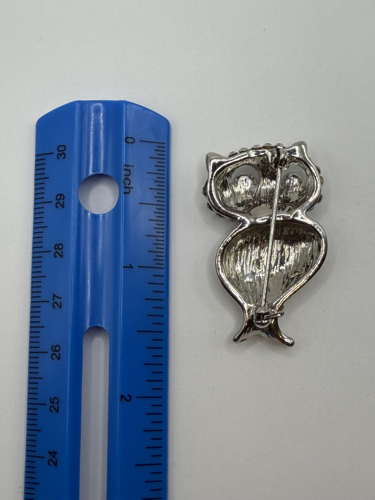 SILVER TONE OWL BROOCH PIN CLEAR RHINESTONE BIRD COSTUME JEWELRY LAPEL VINTAGE