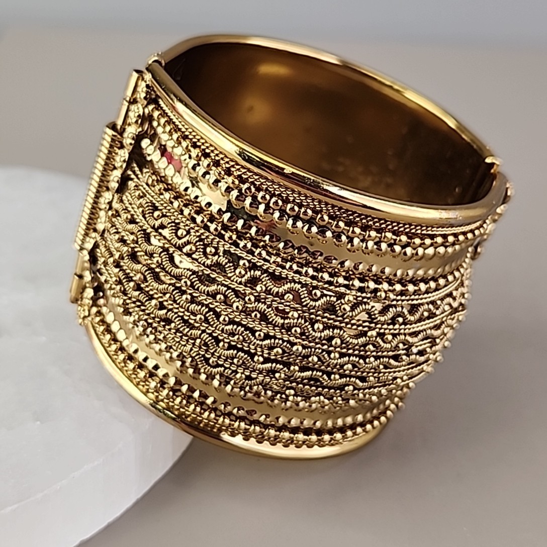 Vintage Wide Bangle Bracelet Hinged Gold Tone Wavy Texture Spring Loaded 6.75″