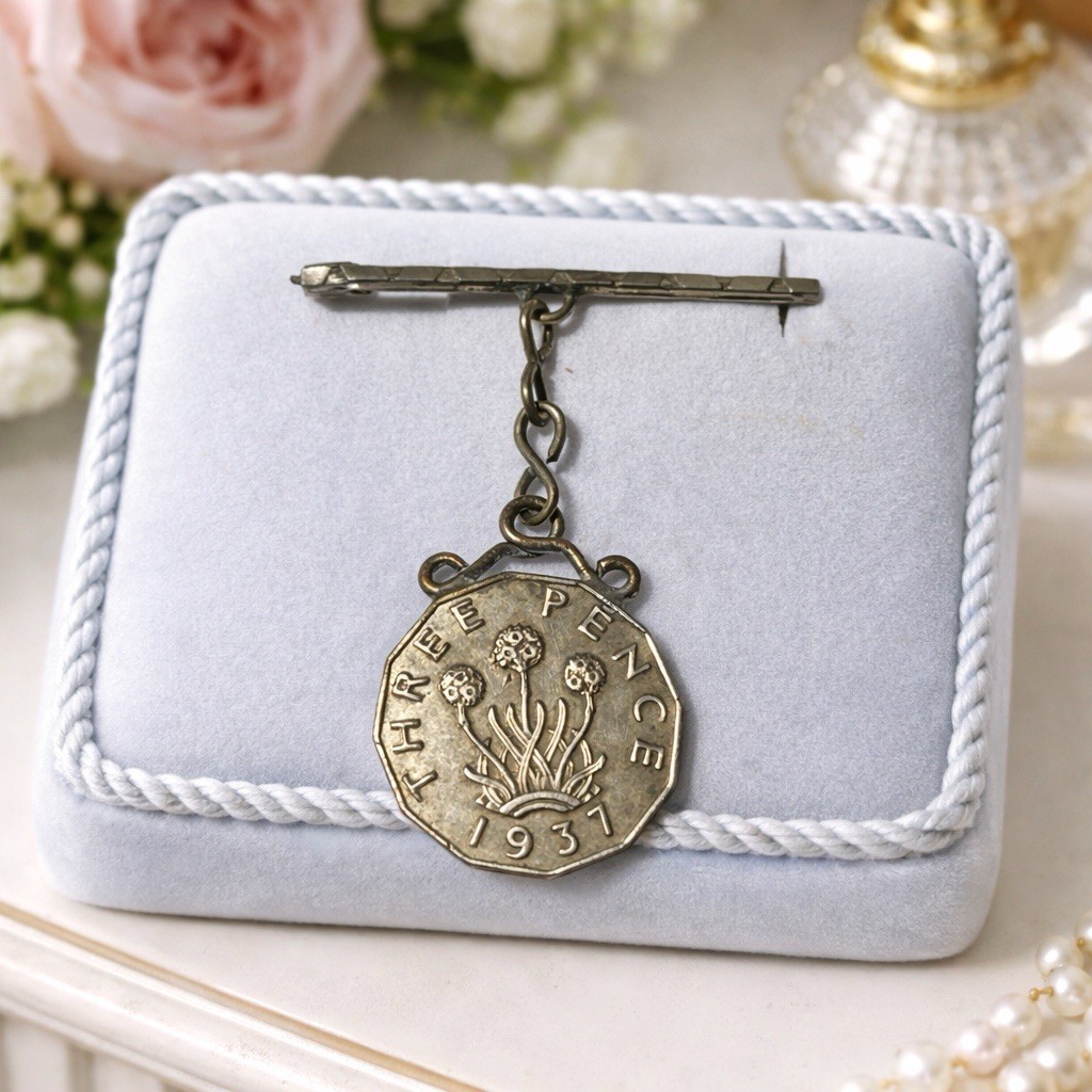Vintage 1937 British Threepence Coin Drop Bar Brooch Pin – Silver Tone – 1.5”