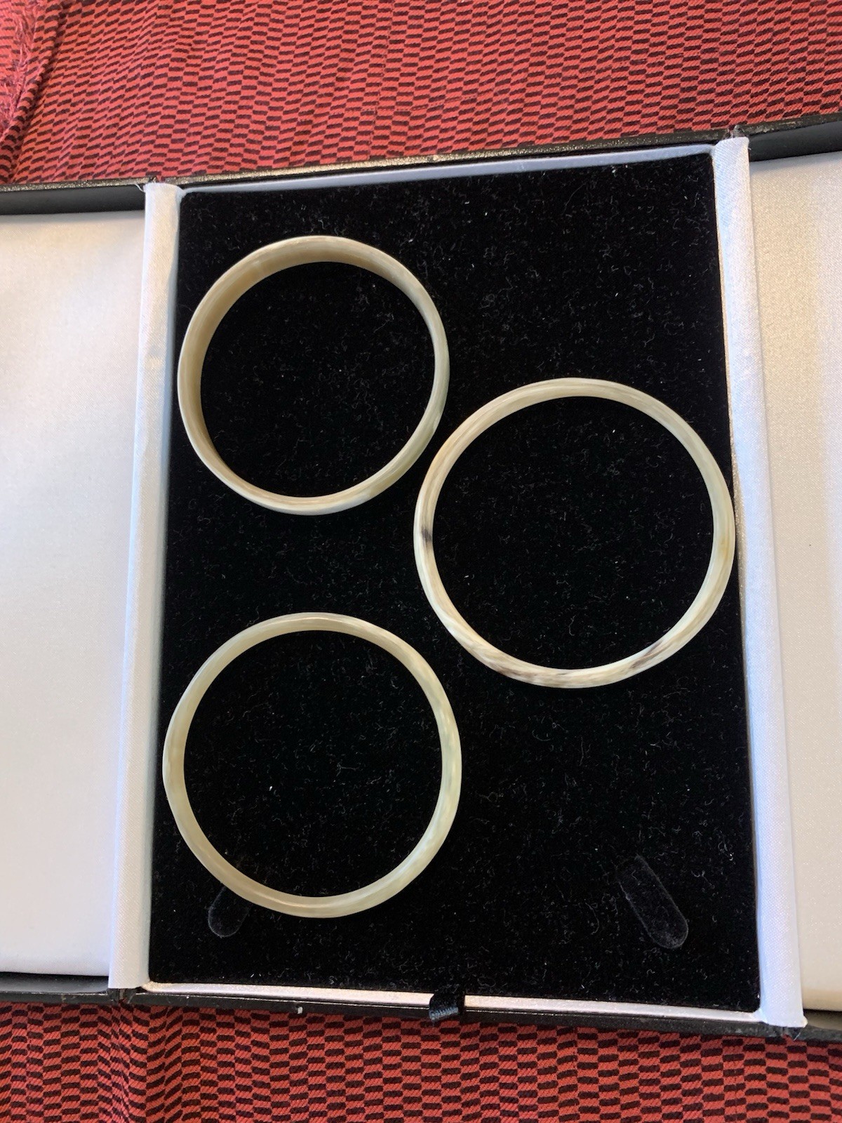 Vintage Boho Bangle Bracelets In White, Cream Colors Bovine Bone Set Of 3