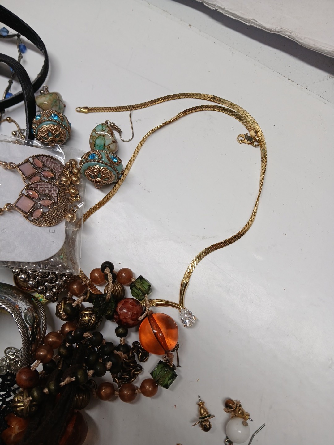 Huge lot Of Jewelry Watches Pearls & More Some new And Used unsearched 4.6lbs