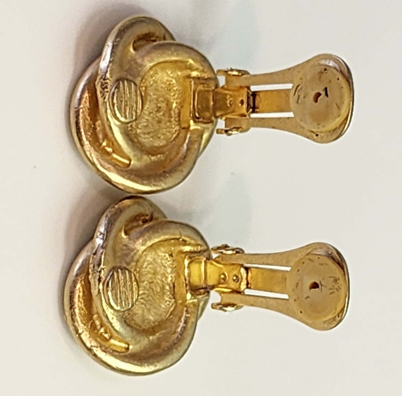 3/4″ Vintage Gold Tone Twisted Knot Blue Stone Huggie Clip On Earrings – Jewelry