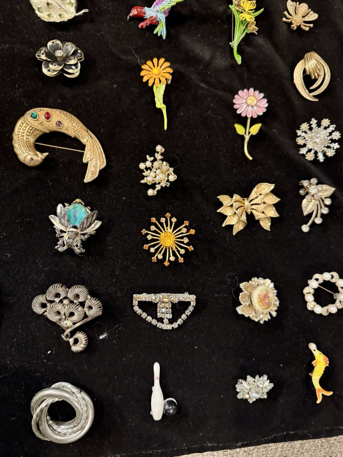 175 Pieces Estate Collection Vintage Brooches Coro, Kramer, Gerry’s, Ora Lisner